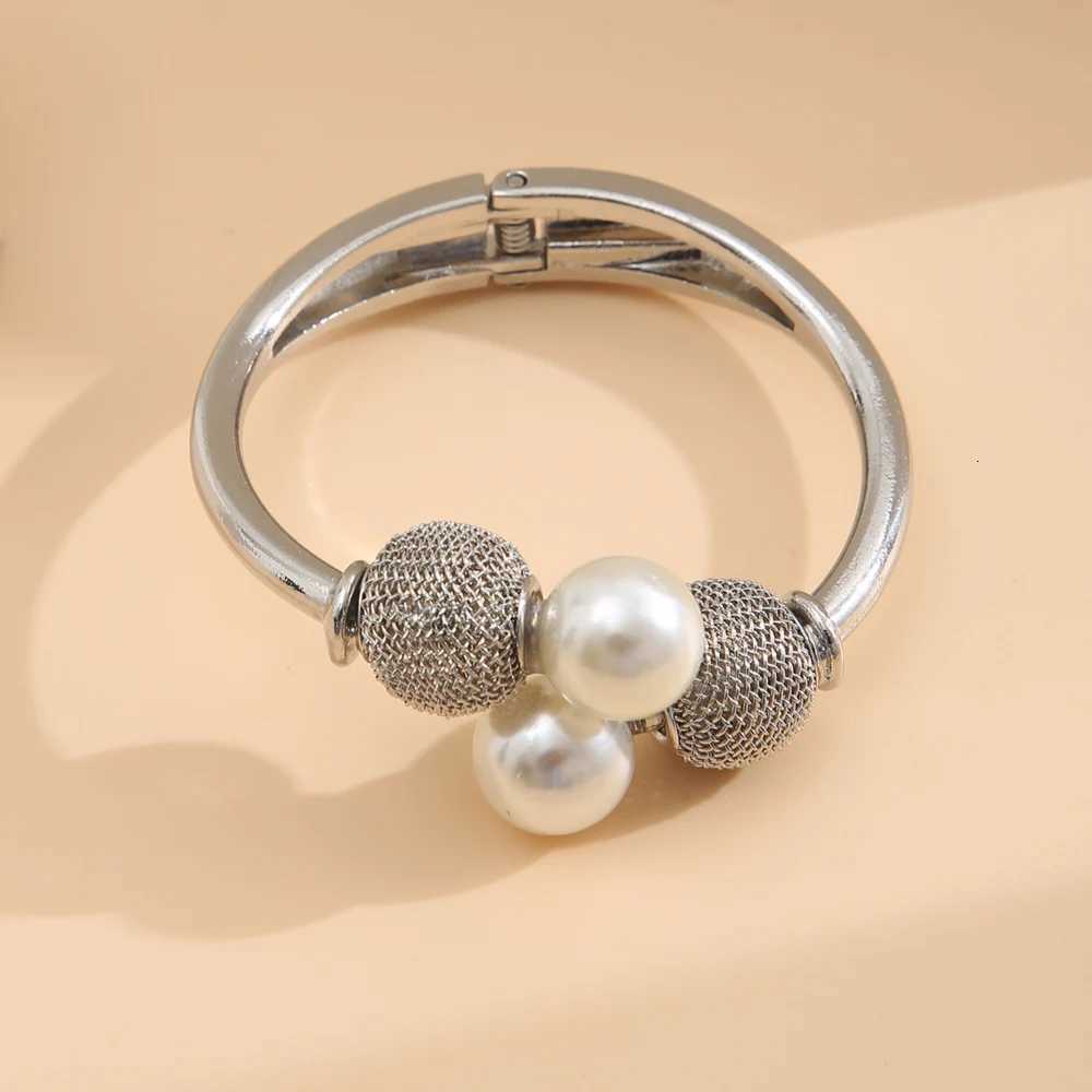 Vintage Exaggerated Metal Mesh Net Bracelet Bangle for Women Geometric Round Pearl Ball Open Cuff Bangles Jewelry Gifts 2023 New Y250904