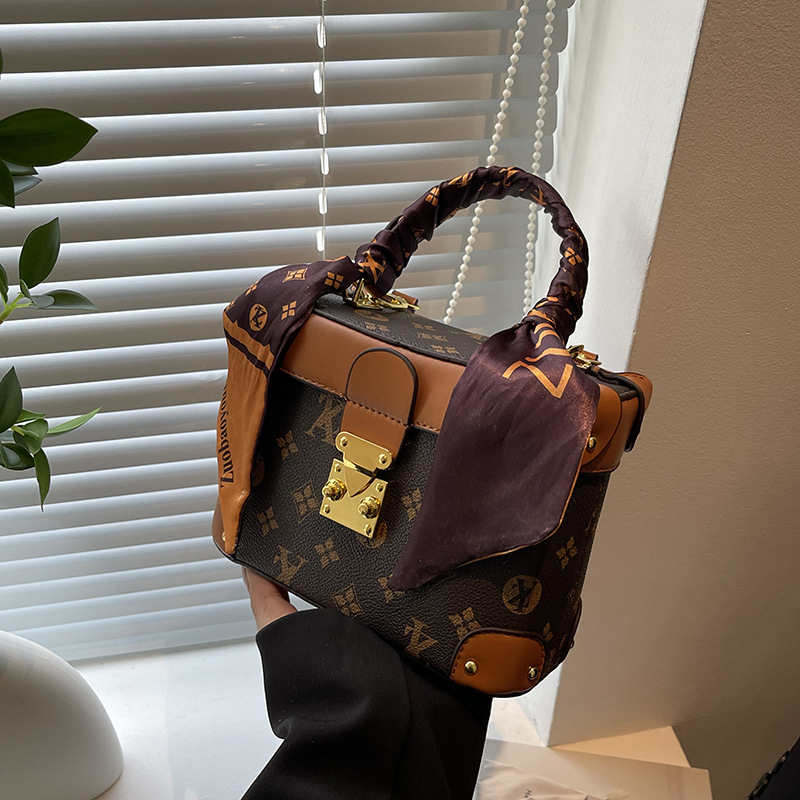 Small bag women 2025 new European and American fashion all-match temperament ladies leisure niche box bag shoulder messenger bag