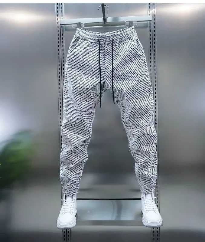 Spring Mens Stripe Joggers American High Street Sports Trousers Cotton 9Minute Sweatpants Fashionable Mens Clothing 2025 NewXJ250904