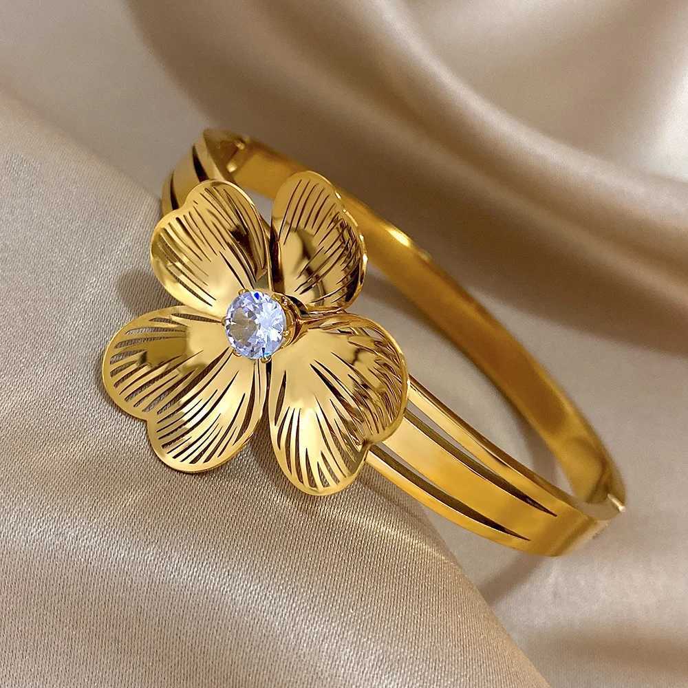 Glossy Inlaid Rhinestone Big Wer Cuff Bracelets for Women Trend Stainless Steel Gold Plated Wrist Bangles Waterproof Jewelry Y250904