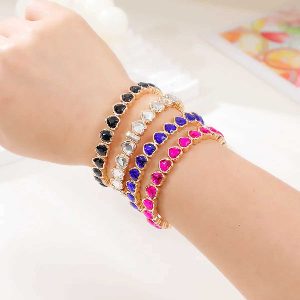 Gold Color Heart Bracelet For Women Rhinestone Peach Elastic Bangle Hand Hoop Women Delicate Summer Jewelry AccoryXJ250904