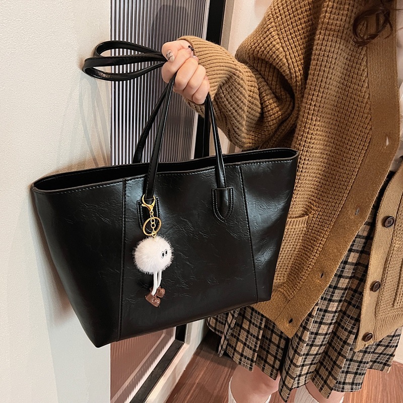 2025 Autumn New Retro Commuter Bag, Fashionable, Light Luxury, Elegant, Diagonal Cross Bag, niche Design Designer Shoulder Bag