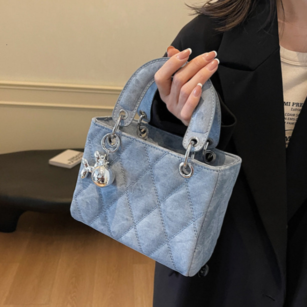 New Women s Crossbody Bag Autumn New Designer Bag French Niche Light Luxury Styel New Fashionable Women s Shoulder Bag