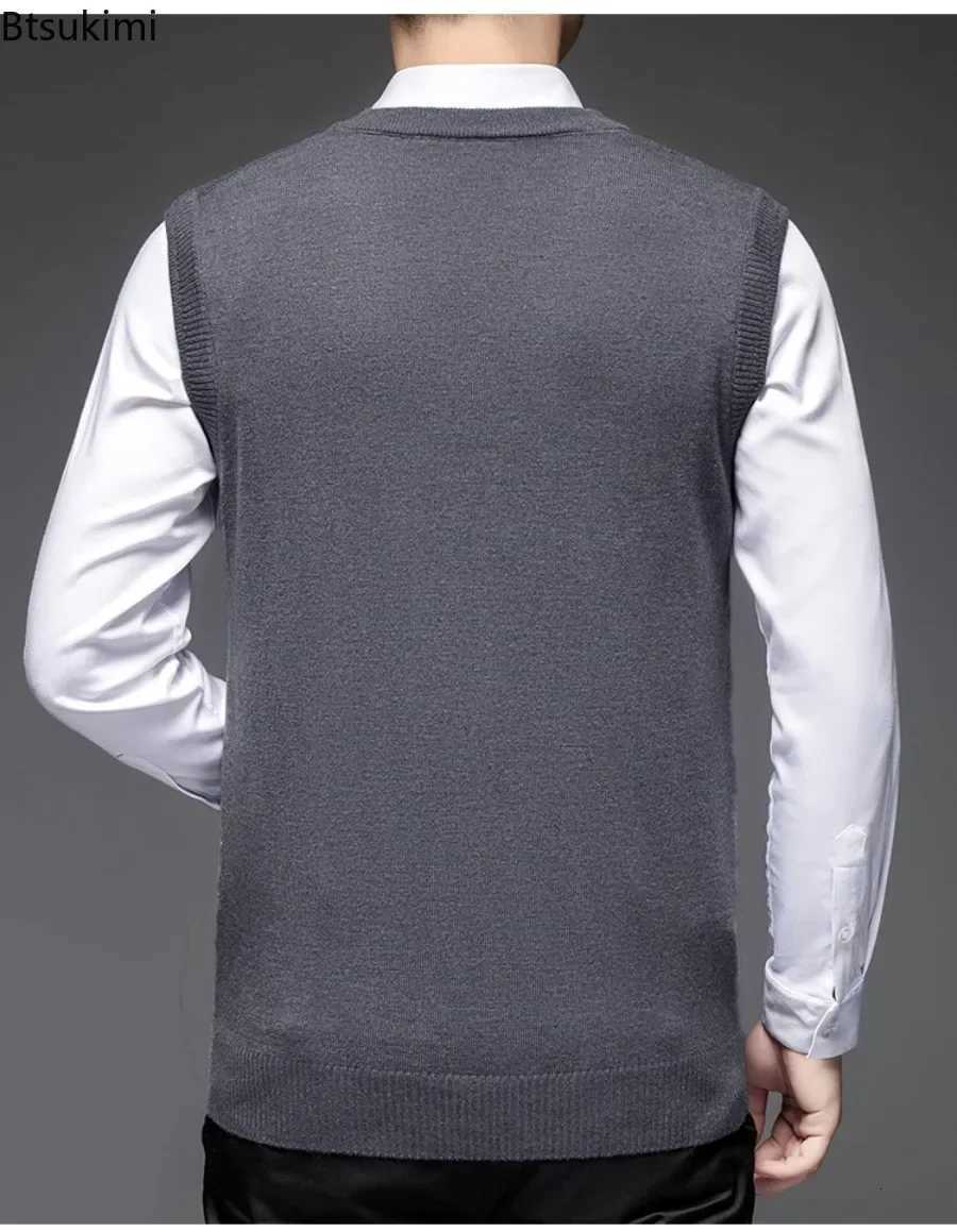 2025 Highend Wool Sweater Vest for Men Business Casual Solid V Neck Sleeveless Pullover Tops Men Fashion Slim Sweater WaistcoatXJ250904