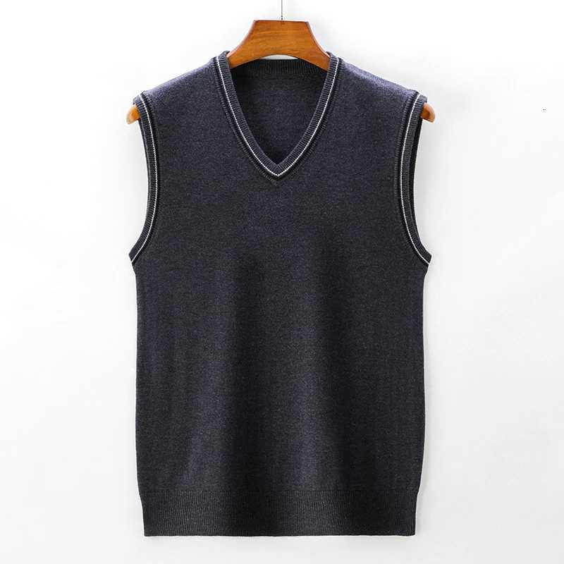 Fashionable and Handsome Sweaters Vests 2024 Autumn Vneck Sleeveless Business Casual Sweater Mens Clothing Pull Homme ChalecosXJ250904