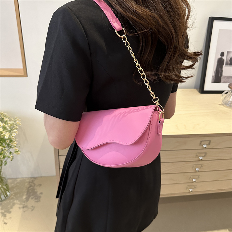 2025 autumn new women's niche design casual versatile trend elegant light luxury fashion retro crossbody bag designer shoulder bag