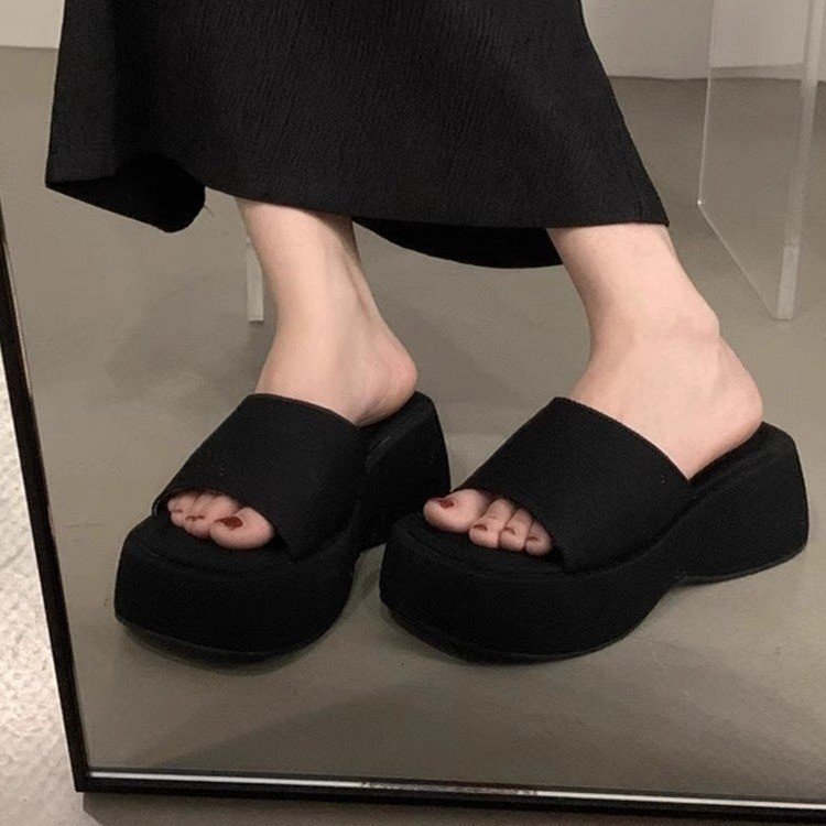 Designer Women's Thick Bottom Sandals 2025 New Fashionable High Heels Beach Slippers