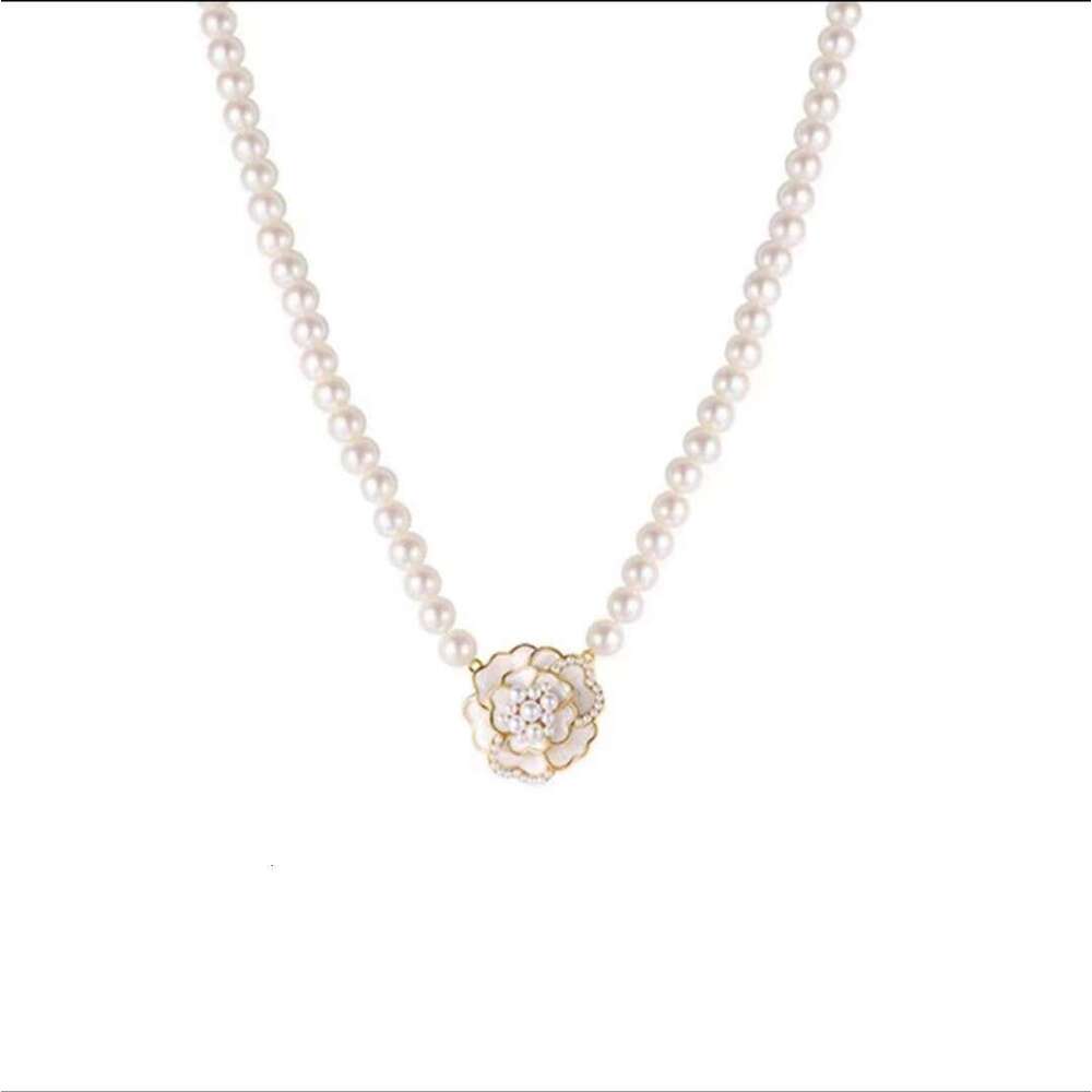 Love ~ French Style Camellia Pearl Necklace for Women, Light Niche Design Sense Clavicle Chain Choker