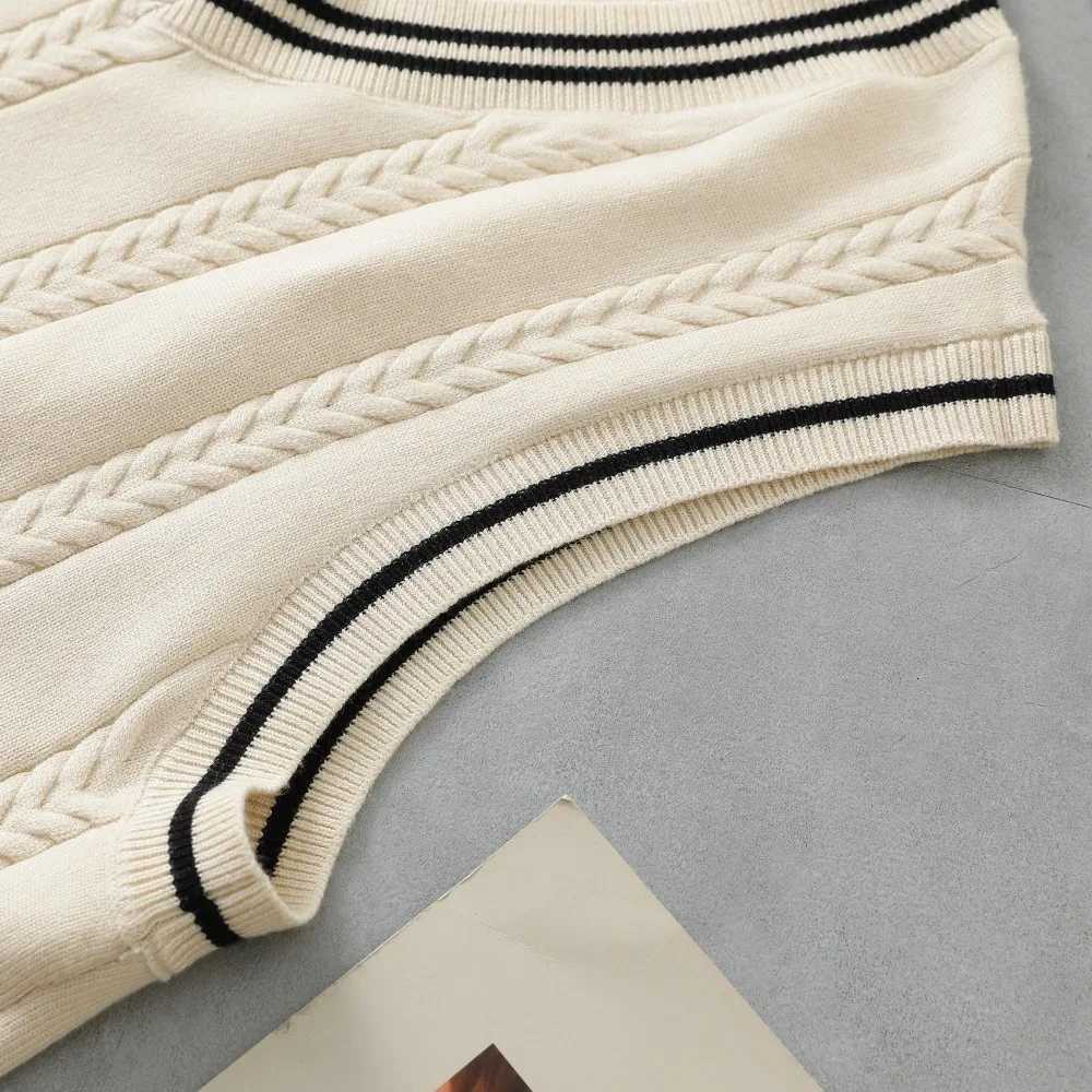 TRAFZR Sweater vest for Men Winter Knitting Sweater V Neck Knit Waistcoat Sleeveless Knitted Solid Y2k Fashion Elastic VestsXJ250904