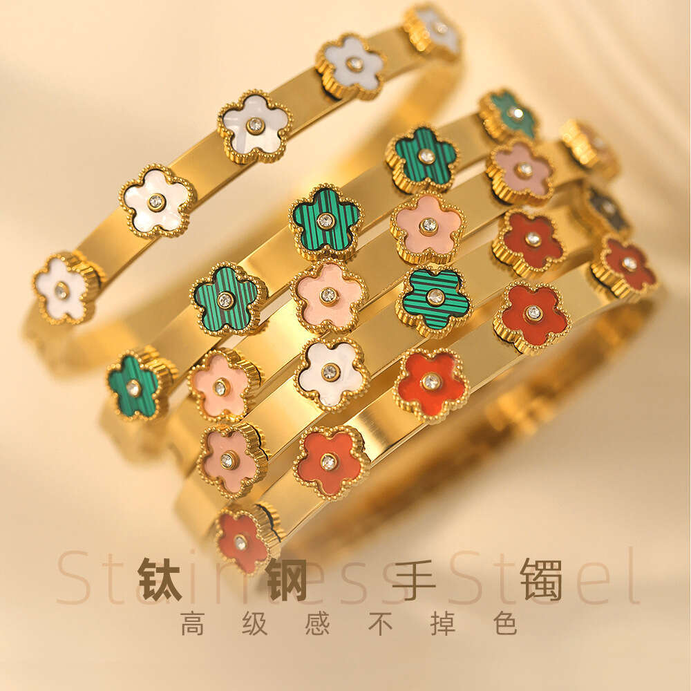 Women's Electroplated Gold High-End Non-Fading Jewelry Five-Flower Dia Titanium Steel Bracelet