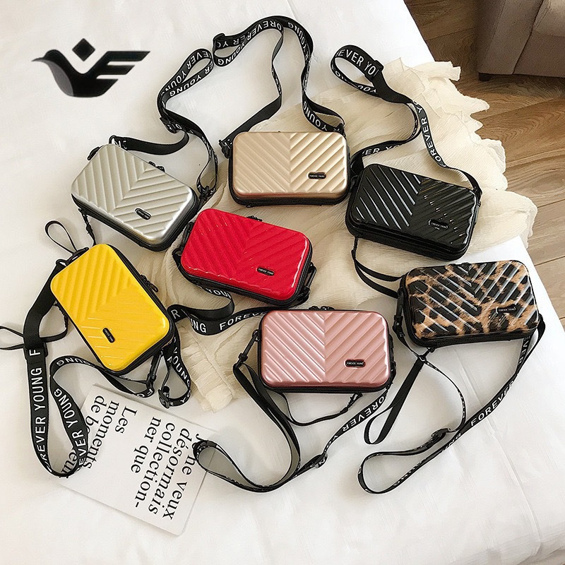 Feiyan Free shipping new designer bag luxury shopping bag Internet Celebrity Small Square Bag Women's Bag 2025 New Winter Fashion Simple Crossbod