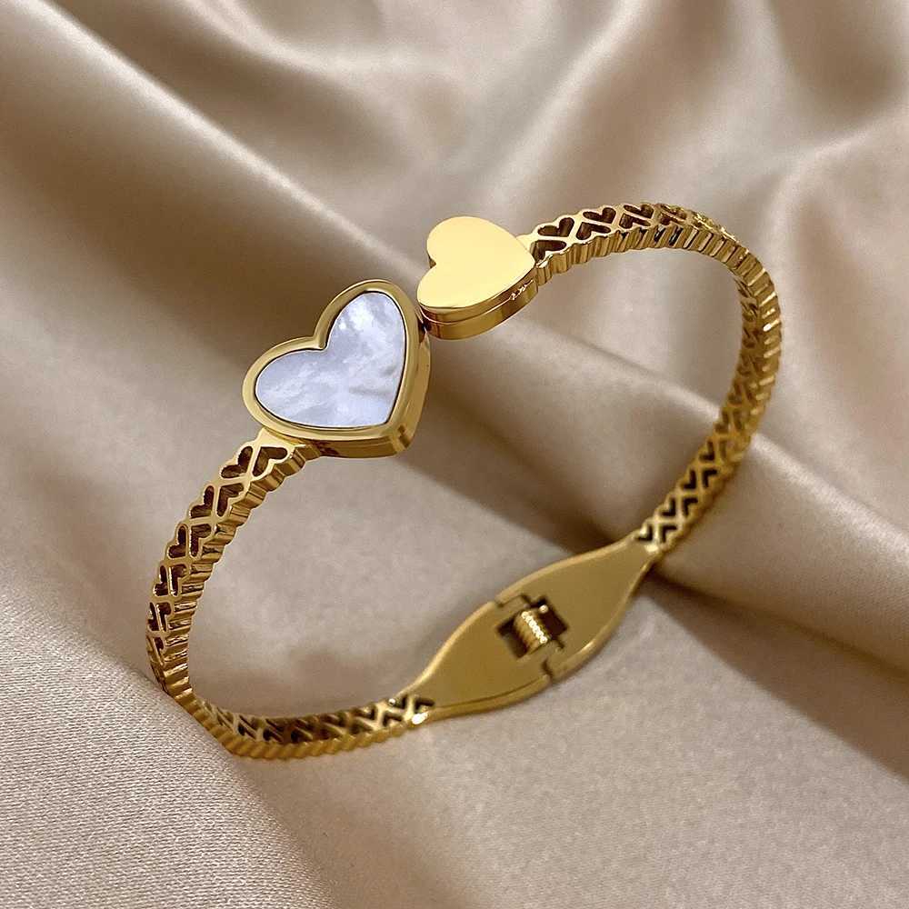 Greatera Vintage Hollow Out Design Stainless Steel Bangle For Women Charm Gold Color Waterproof Delicacy Jewelry Bracelet Y250904