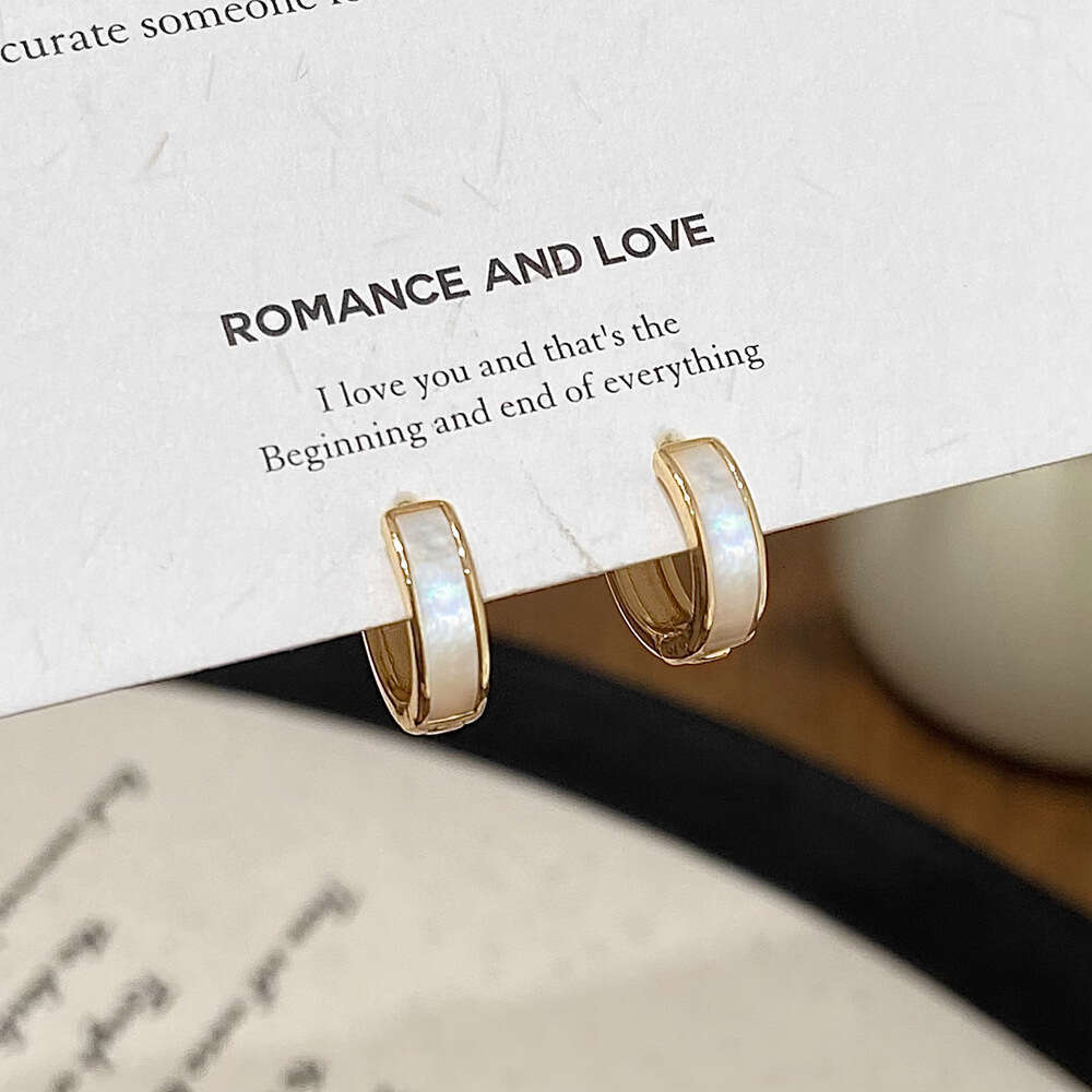 DH collections New Simple Shell Temperament Cuffs for Women Fashion Elegant Minimalist Style Small Earrings Hoops Hip Hop Personality Ear Jewelry
