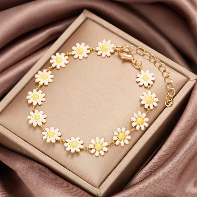 Fashion Trend Unique Design Elegant Delicate Small Daisy Flower Butterfly Bracelet Women Jewelry Wedding Party Gift WholesaleXJ250904