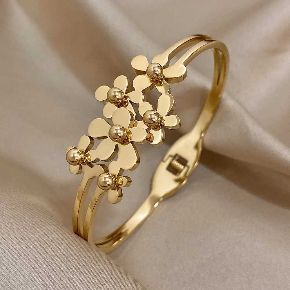Fashion Stereo wer Cuff Bracelet Bangle For Women Girls Elegant Gold Color ral Decor Opening Bracelet Jewelry Gift For Her Y250904