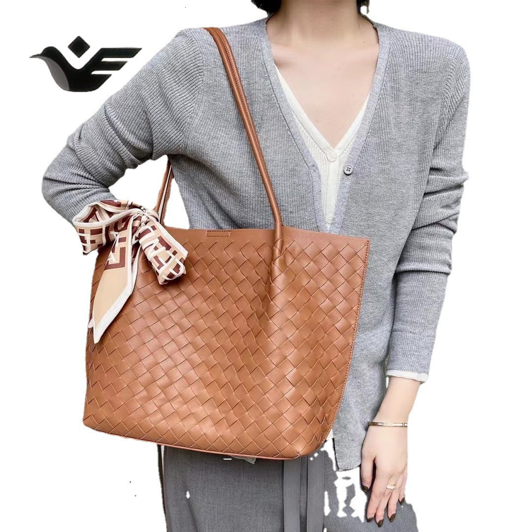 Feiyan Free Shipping New Designer Bag Luxury Shopping Bag Imported Soft Cowhide Handwoven Tote Bag Genuine Leather Women's Bag Basket Shoulder Cr