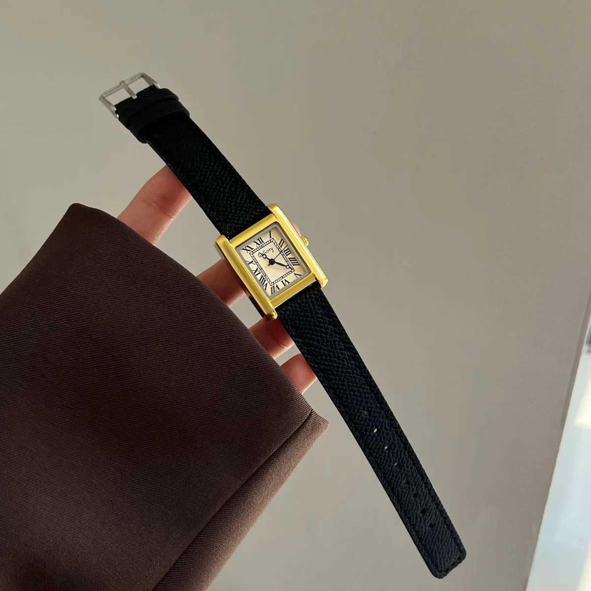 Luxury Square Small Watch Retro Wens Girls Quartz Watches Tiny Fem Watch for Wen Dresses Lady Fashion Gift for Girlfriend X2509041