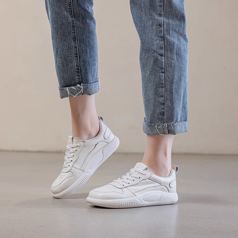 Genuine leather women's sports shoes 2025 designer's new women's single shoe soft sole fashionable breathable casual shoes