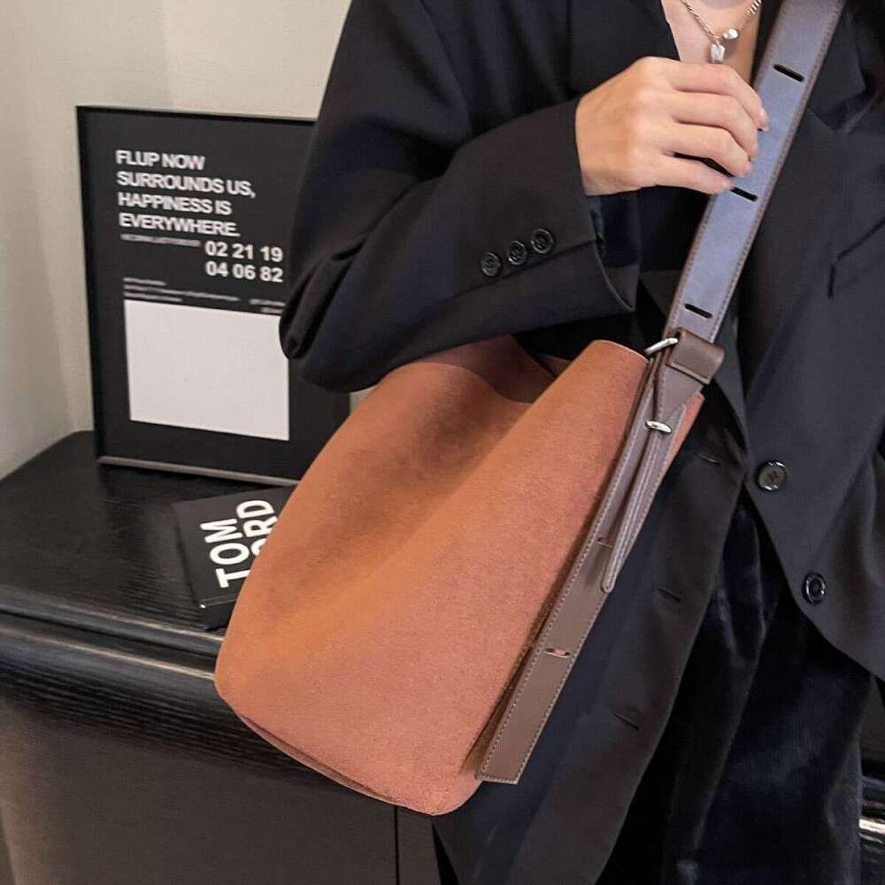 Women's Large Capacity New Versatile Matte Shoulder Crossbody Textured Free shipping designer Fashion Bucket Bag