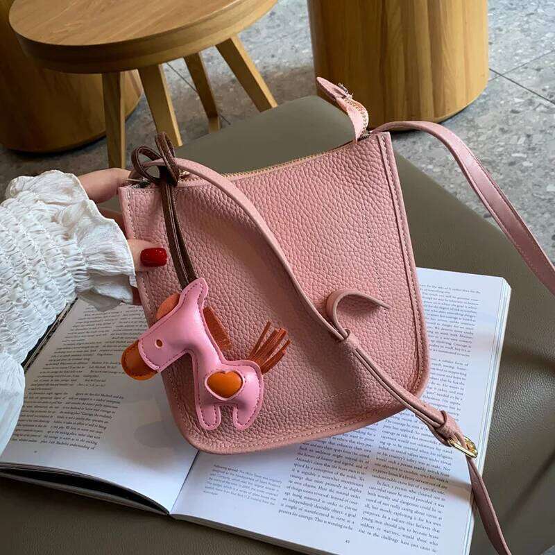 2024 Solid Color Crossbody Shoulder Simple Cowhide Women's Large Capacity Lychee Patterned Bucket Bag