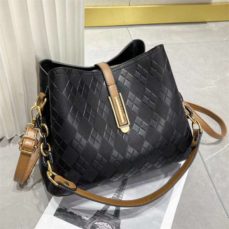 DHessentials Women's Quilted Tote Bag Large Capacity Handbag Dual Strap Vintage Crossbody Purse Unique Stylish Bucket Bag
