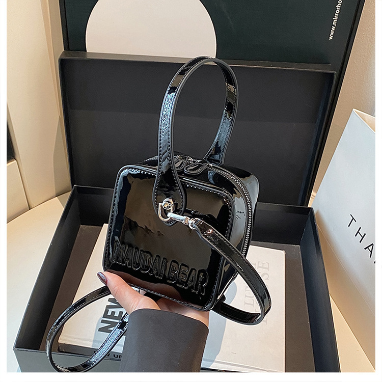 2025 autumn new small square bag, light luxury, elegant fashion, niche design, personalized commuting crossbody bag, designer shoulder bag