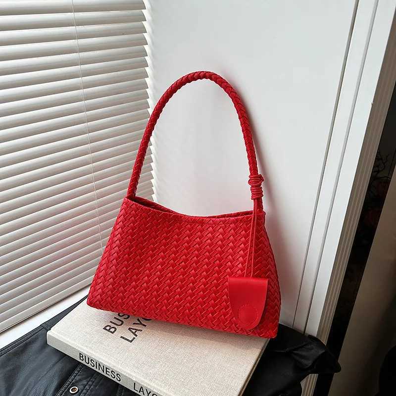 2025 AutumnWinter New Knitted Pattern Handbag Water Bucket Underarm Bag WomenS Single Shoulder Bun Package Z250903