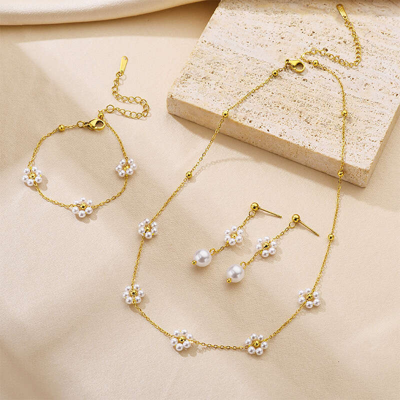 New Style Pearl Flower Titanium Steel Necklace Collarbone Chain for Women Lightweight Design Bracelet Jewelry