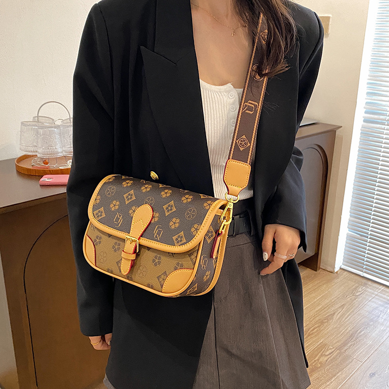 Designer female with the 2025 New style European and American fashion underarm bag, versatile, high-end quality,elegant single-shoulder cross-body bag free shipping