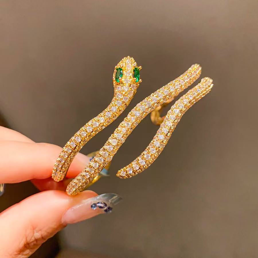 18k gold electroplated zircon snake shaped open bracelet with a luxurious and high-end feel
