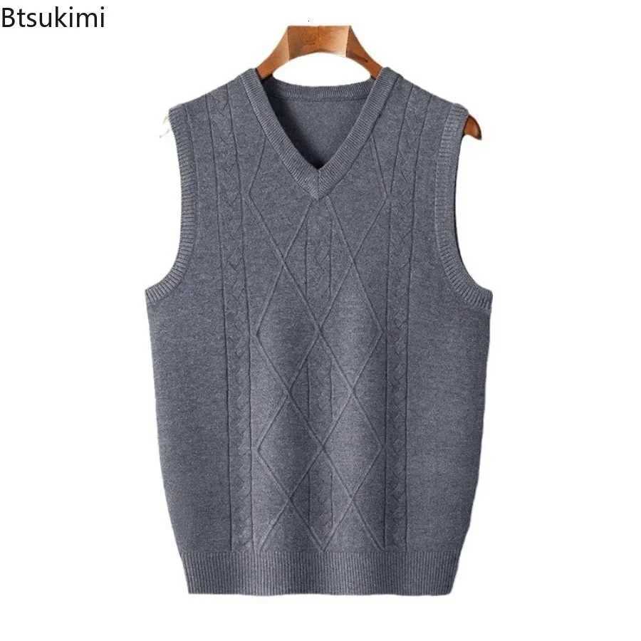 2025 Highend Wool Sweater Vest for Men Business Casual Solid V Neck Sleeveless Pullover Tops Men Fashion Slim Sweater WaistcoatXJ250904