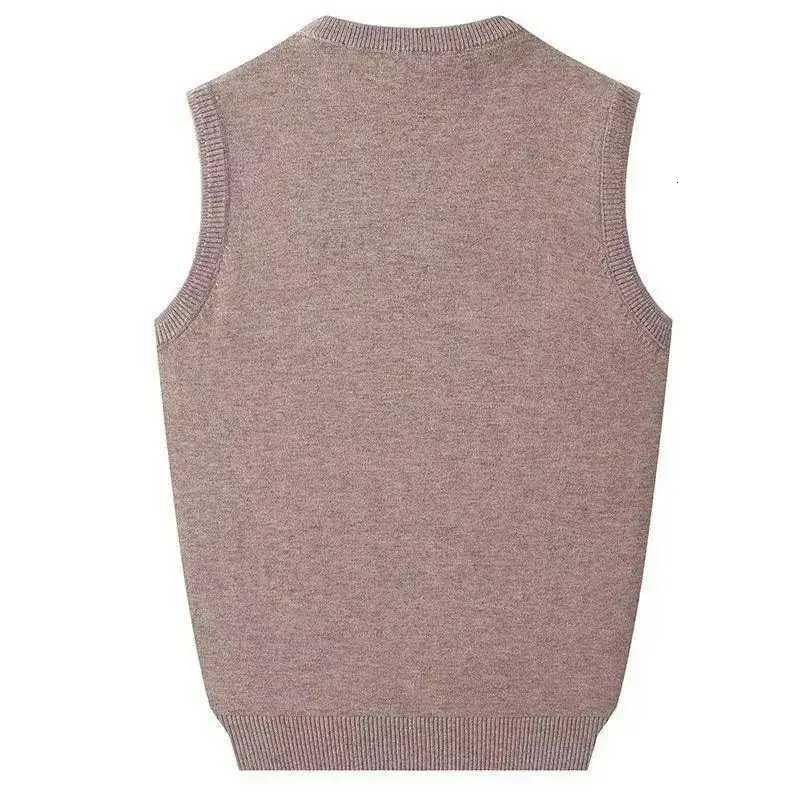 Simplicity Autumn Winner New Men Sweaters Vest VNeck Solid Twisted Flower Screw Thread Thicken Sleeveless Pullovers Knitd TopsXJ250904