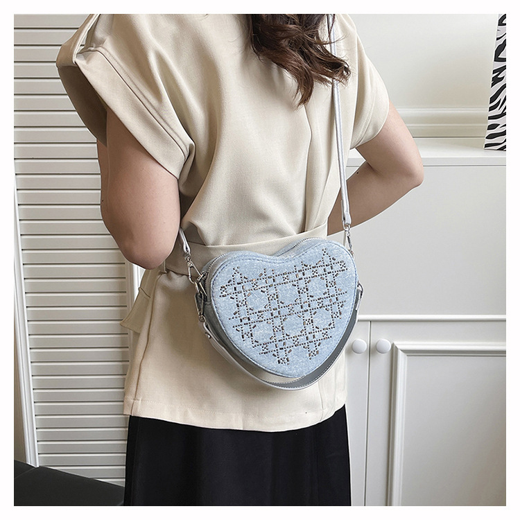 2025 autumn new denim heart-shaped bag niche design, light luxury versatile fashion crossbody bag designer shoulder bag, women's bag