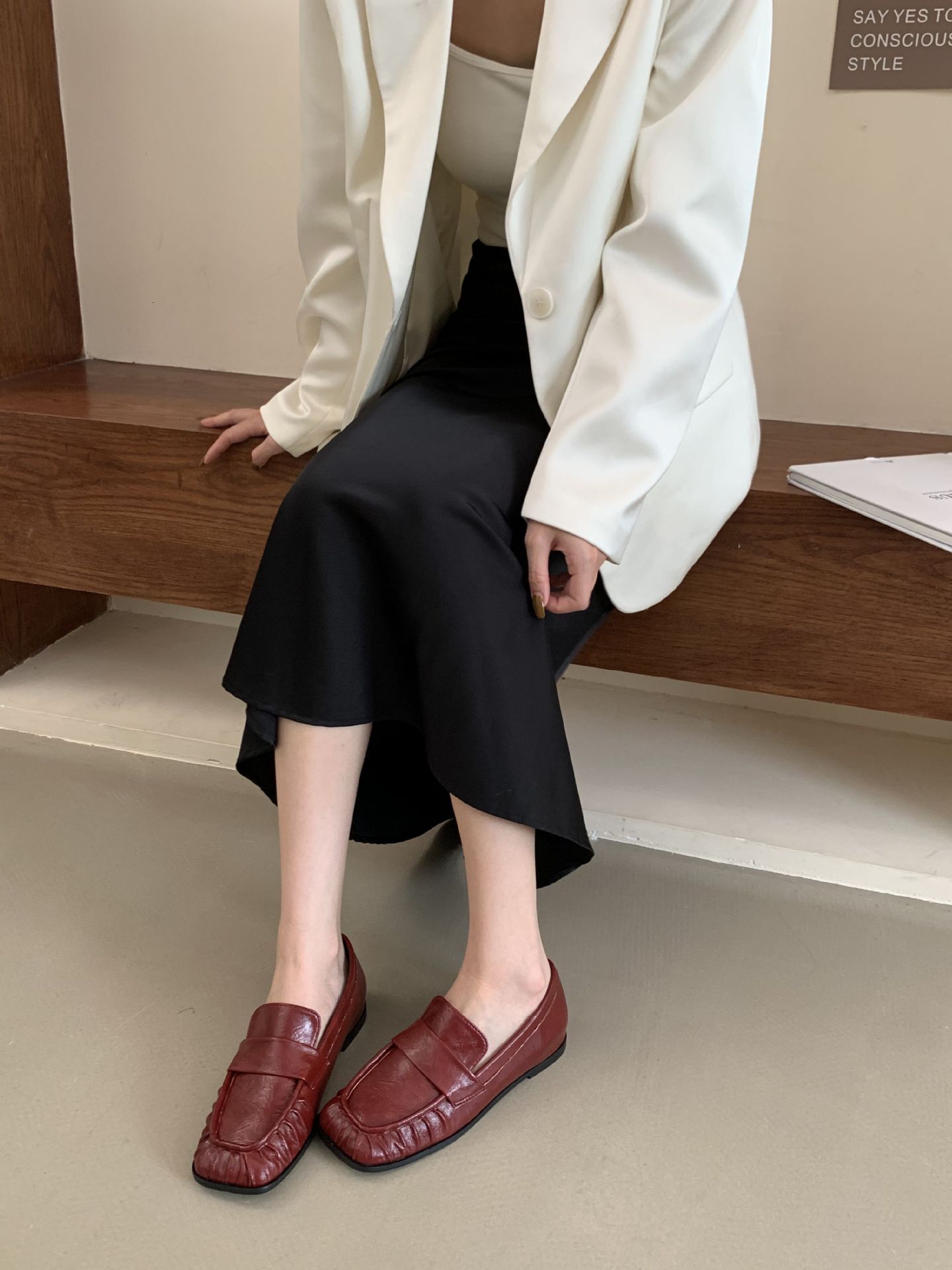 Designer British style square toe pleated casual leather shoes 2025 new Le Fu shoes fashionable women's flat shoes