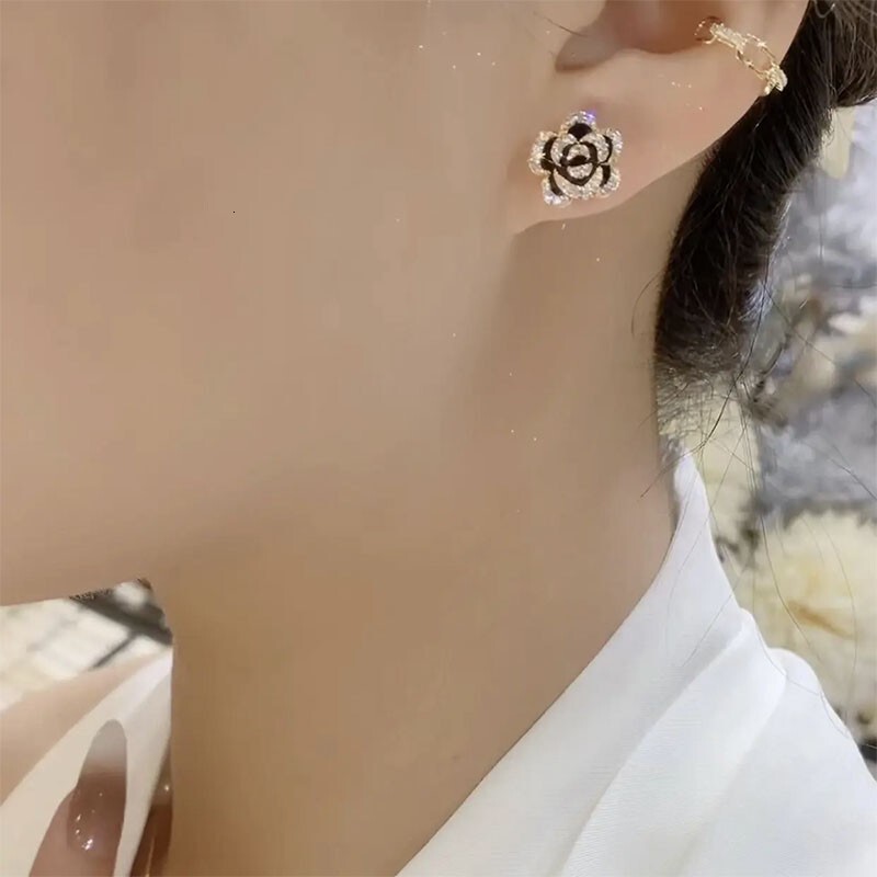 Camellia Earrings New Trendy Designer Luxury Free Shipping Elegant High-end Feel Two-way Wear Rose Pearl Earrings Exquisite Versatile Ear Jewelry