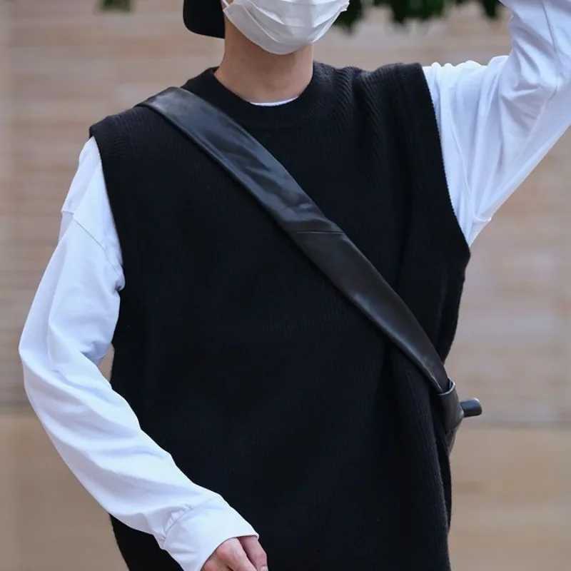 Autumn New Round Neck Sweater Vest for Men Korean Fashion Design Loose Casual Solid Color Knitted Sweater Vest Men and WomenXJ250904