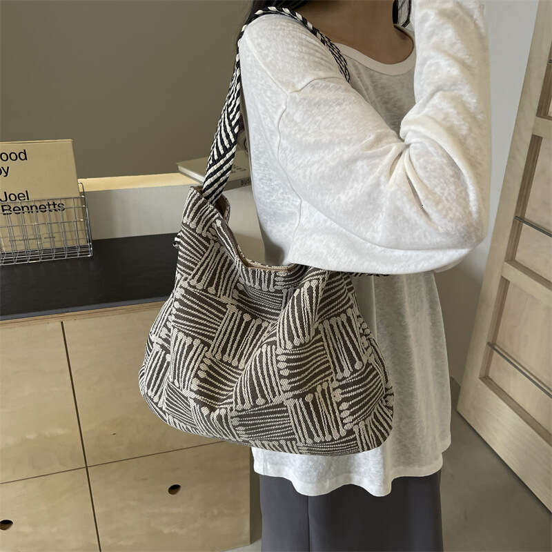 Korean Style Fashion Striped Knit 2025 New Color-Block Simple High-End Underarm Versatile Shoulder Bag