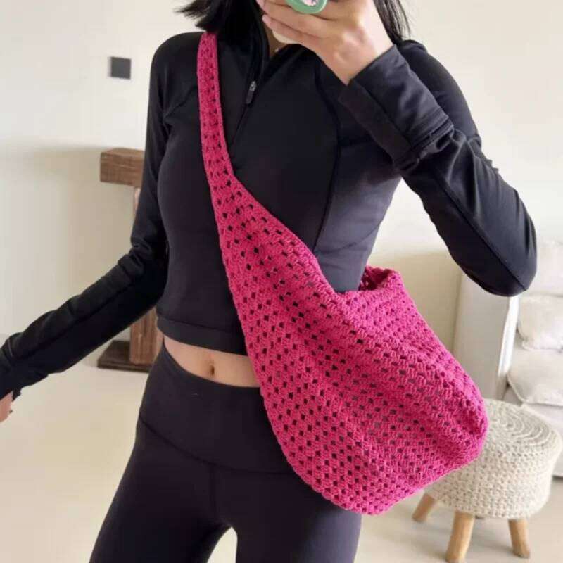 Fresh elegant daisy flower crochet beautiful and generous handbag, women's casual shoulder bag, summer hollowed out sho