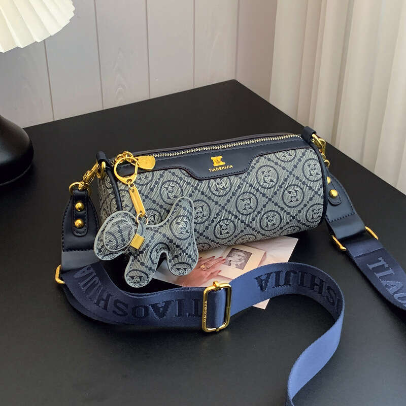 Designer Bags Shouler Bag Wide Strap Pillow Bag for Women 2025 New Pattern Printed Fabric Ladies Cylinder Single Shoulder Crossbody Bag