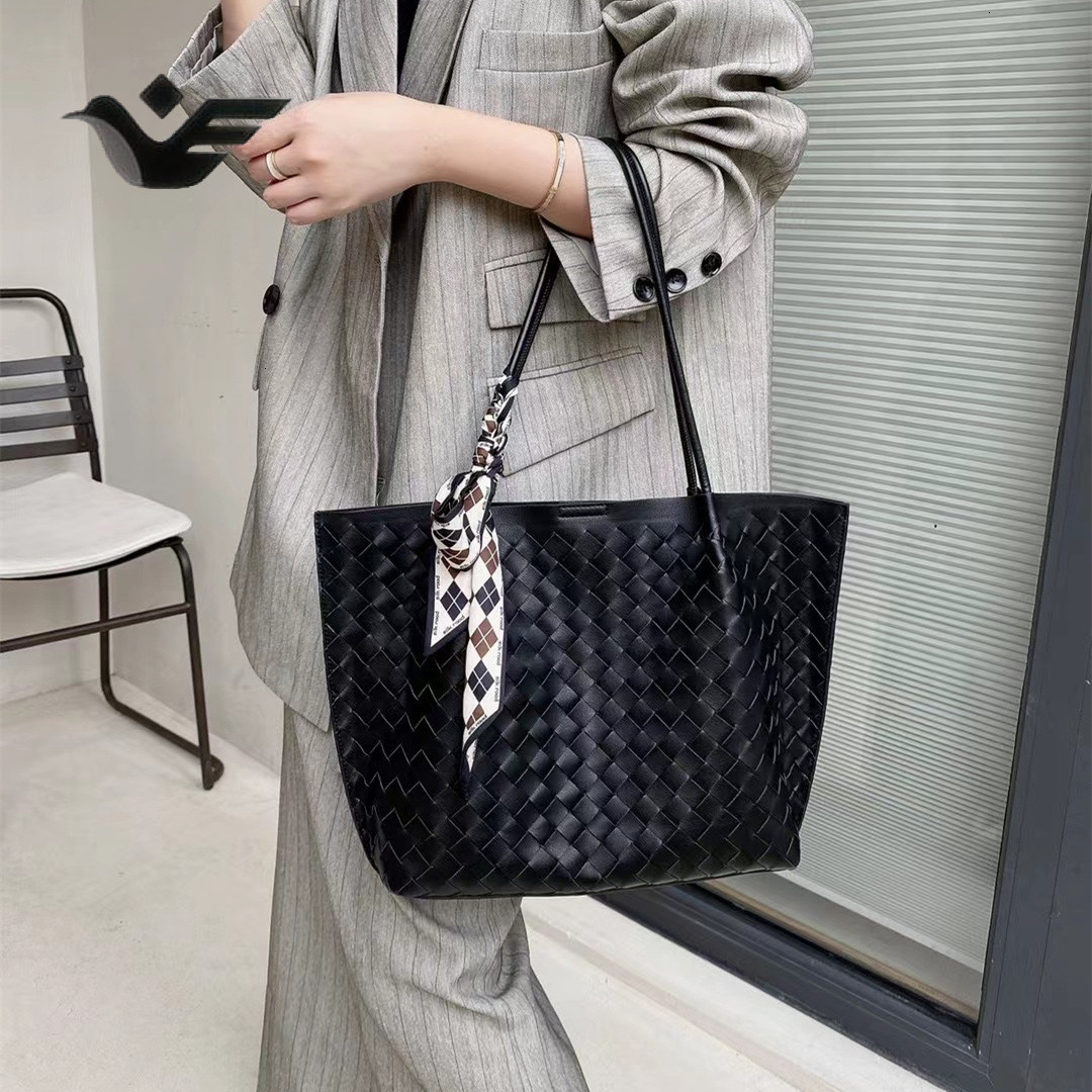 Feiyan Free Shipping New Designer Bag Luxury Shopping Bag Imported Soft Cowhide Handwoven Tote Bag Genuine Leather Women's Bag Basket Shoulder Cr