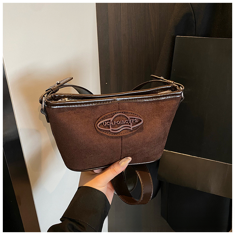 2025 autumn new female niche design light luxury elegant simple versatile fashion crossbody bag armpit bag designer shoulder bag