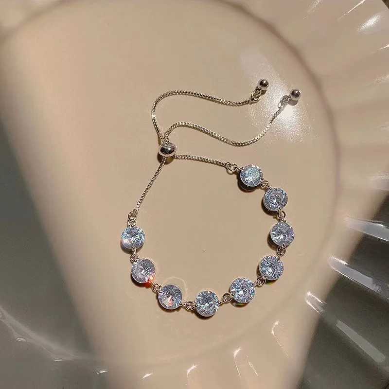 2022 New Fashion Trend Womens Clear Zircon Bracelet AAA Quality Big Bling Zirconia Penannular Armband Pulseras GiftXJ250904