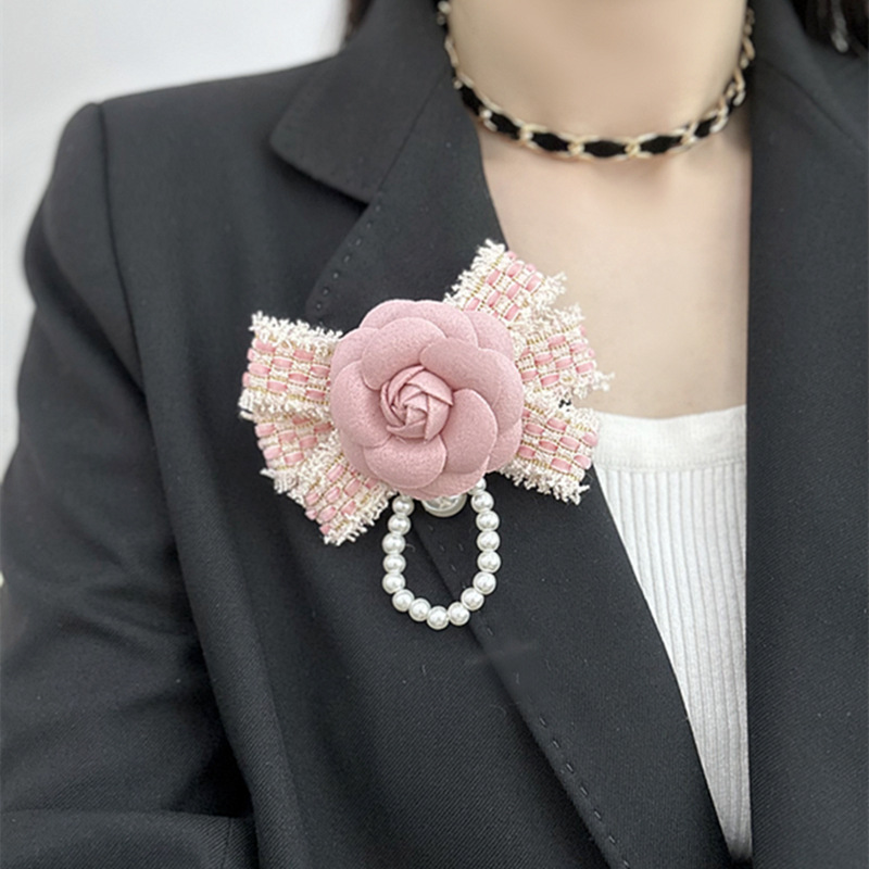 Korean Fabric Art Bow Tie Brooches Camellia Flower Crystal Pearl Tassel Lpael Pins Shirt Collar Fashion Jewelry Gifts for Women