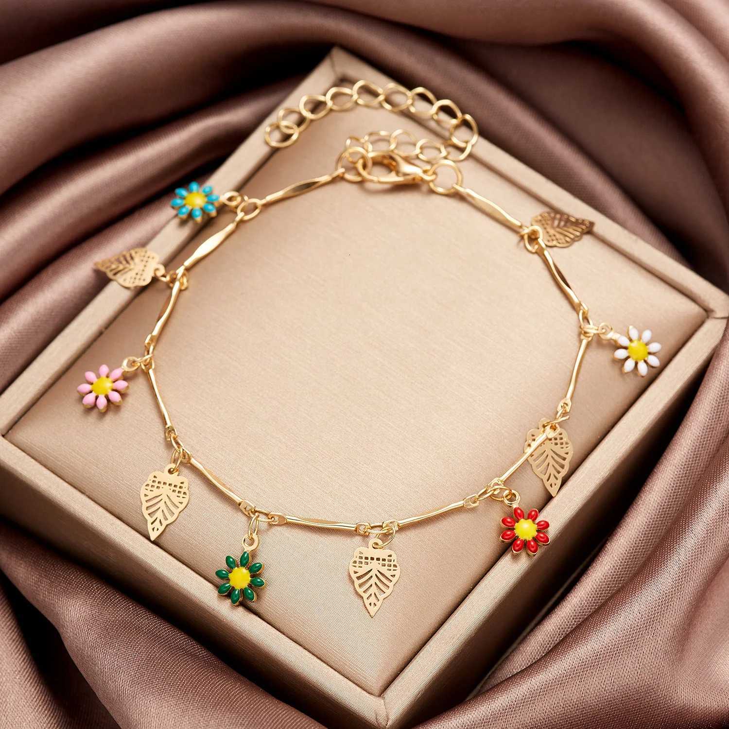 Fashion Trend Unique Design Elegant Delicate Small Daisy Flower Butterfly Bracelet Women Jewelry Wedding Party Gift WholesaleXJ250904