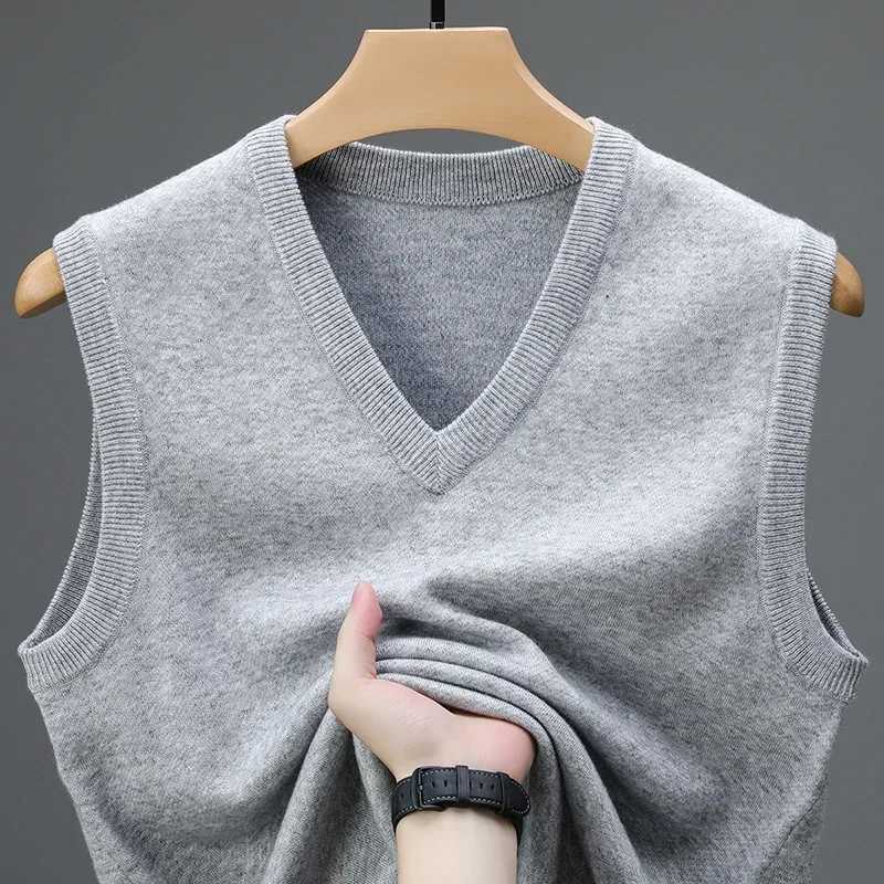 New Spring Autumn 6 Wool Sleeveless Cashmere Vest Men Work Sweater Solid Color Knitted Male Waistcoat High Quality PulloverXJ250904
