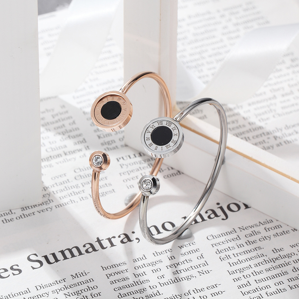 TB BHULAMTE New Designer Jewelry Roman Lettered Agate Shell Rotating Stainless Steel Bracelet Is A Rose Gold Titanium Steel Bracelet For Women