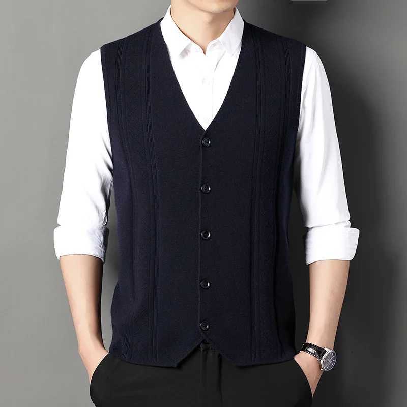 Vneck 2024 Luxury Sweaters Vest for Men Fashion Sweater Casual Knitted Cardigan Clothing Pullover Pull Homme Roupas MasculinasXJ250904