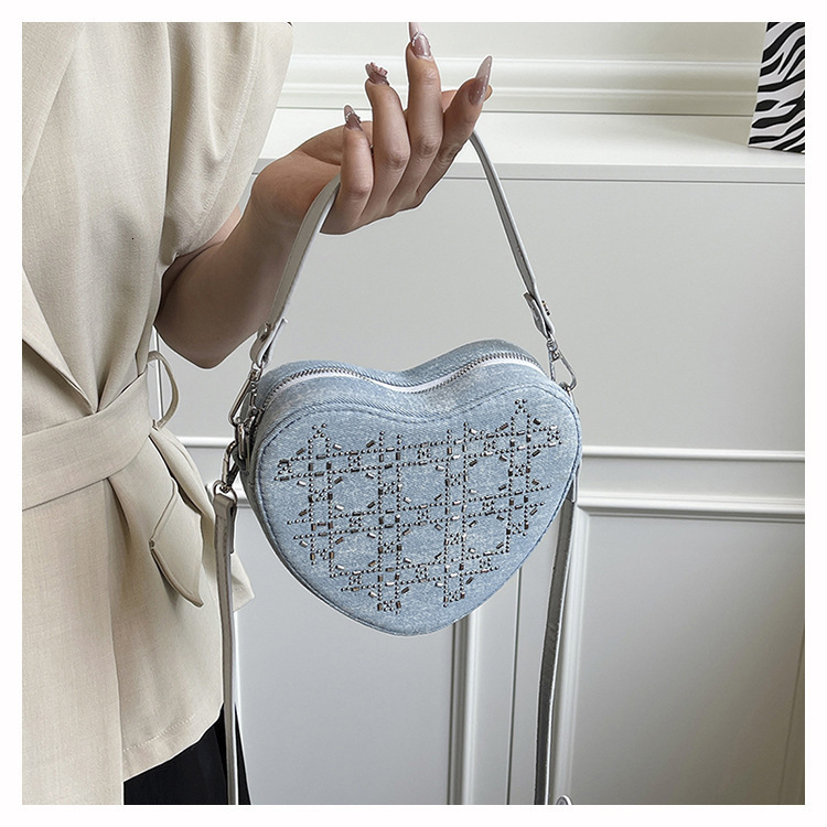 2025 autumn new denim heart-shaped bag niche design, light luxury versatile fashion crossbody bag designer shoulder bag, women's bag
