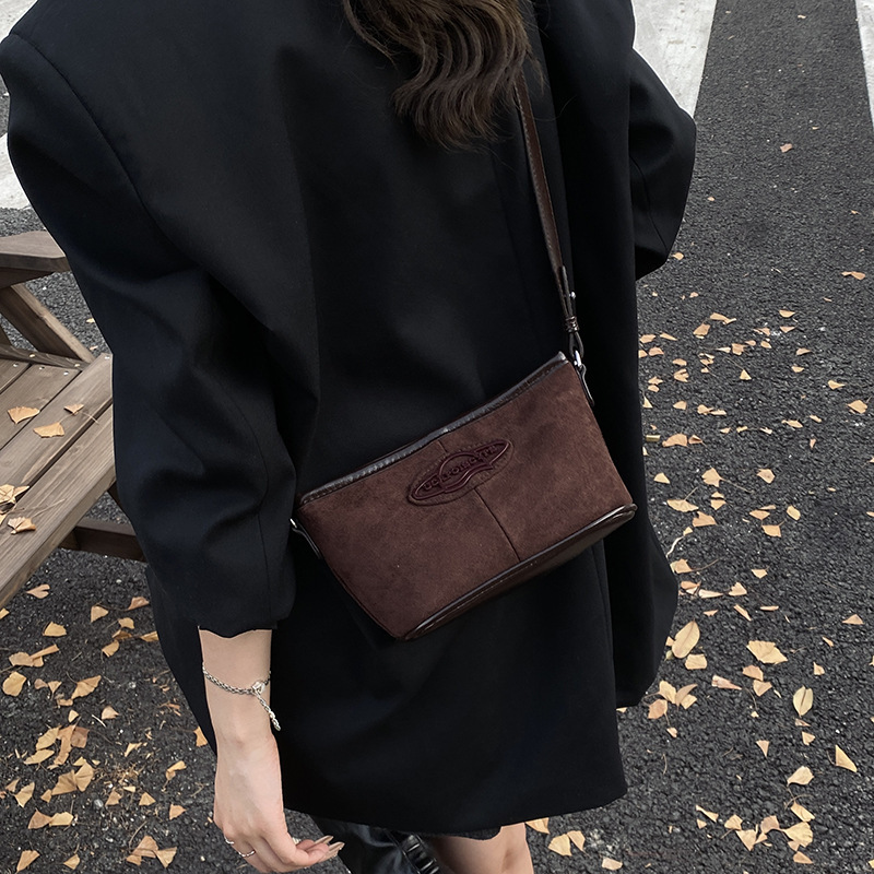 2025 autumn new female niche design light luxury elegant simple versatile fashion crossbody bag armpit bag designer shoulder bag