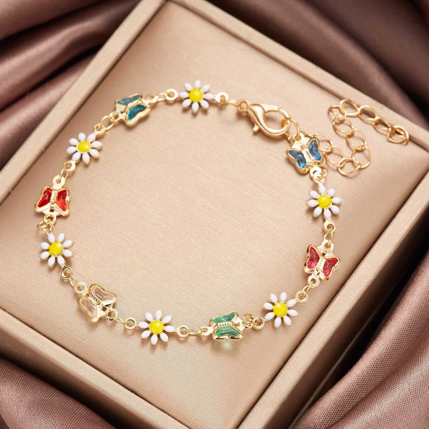 Fashion Trend Unique Design Elegant Delicate Small Daisy Flower Butterfly Bracelet Women Jewelry Wedding Party Gift WholesaleXJ250904